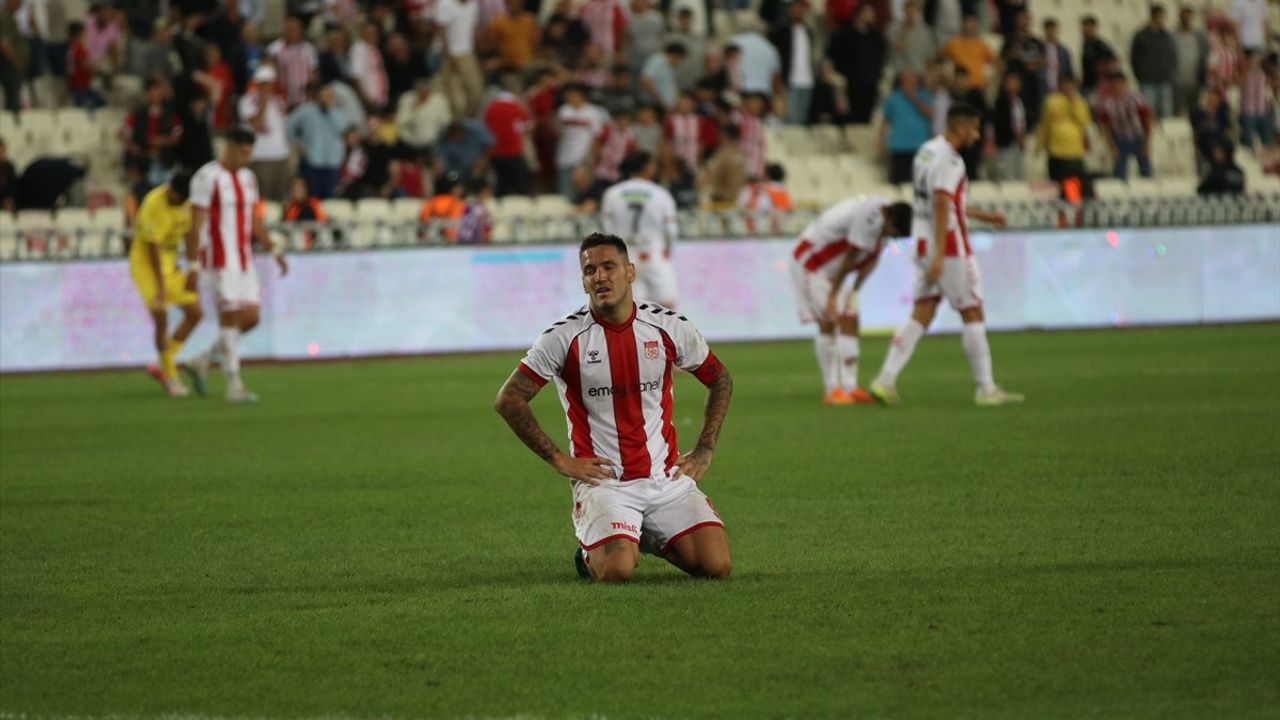 Bülent Uygun: "Maçın hakemi çok küçük bir yönetim gösterdi"