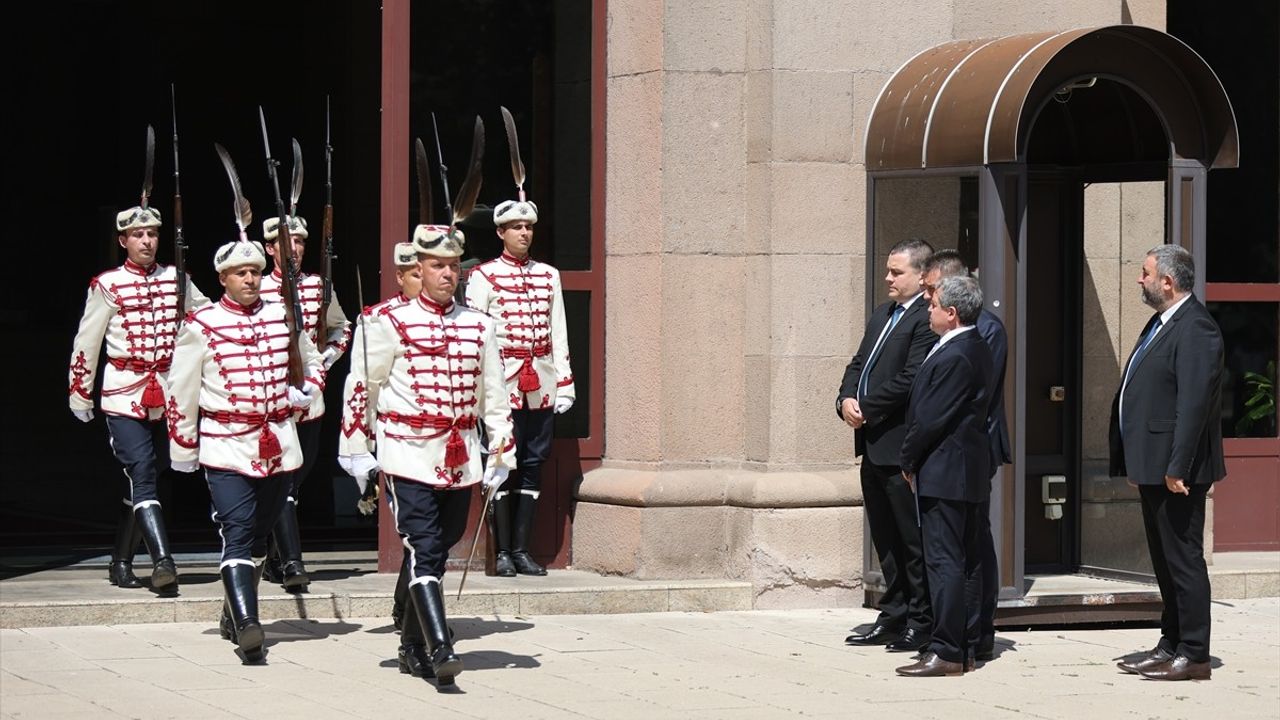 Bulgaristan'da Hükümet Krizi: Ülke 7.kez Seçime Gidiyor