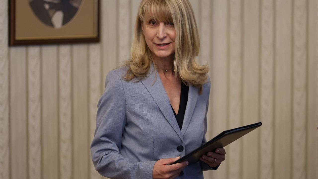 Bulgaristan'ın Yeni Geçici Başbakanı Goritsa Grınçarova-Kojareva