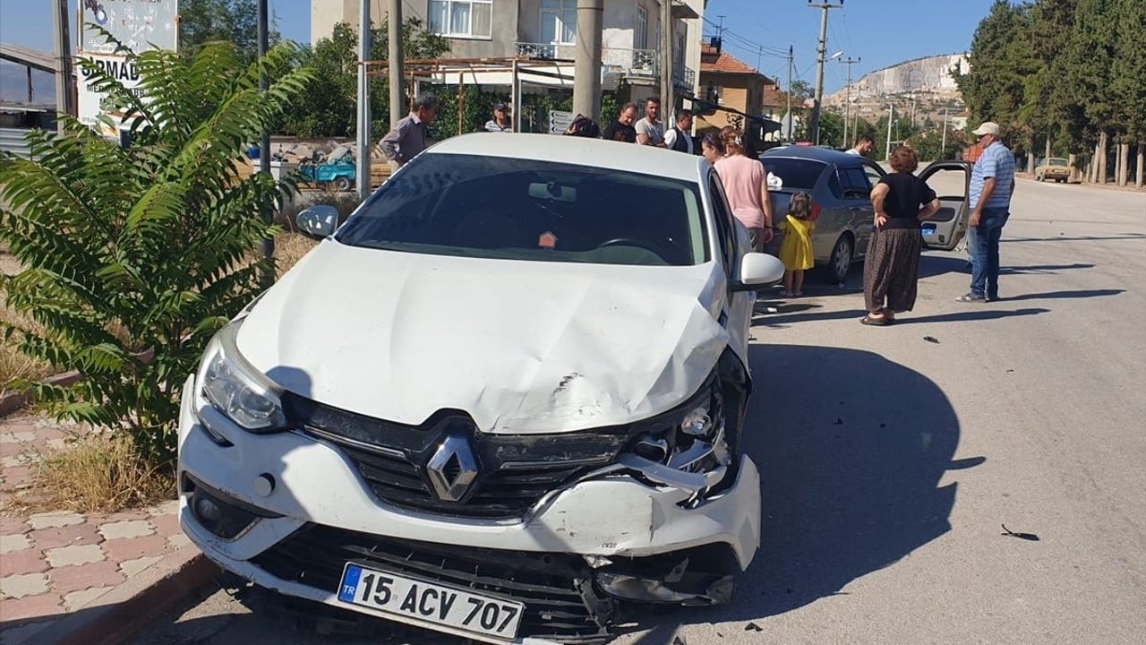 Burdur'da Otomobil Kazasında 4 Yaralı