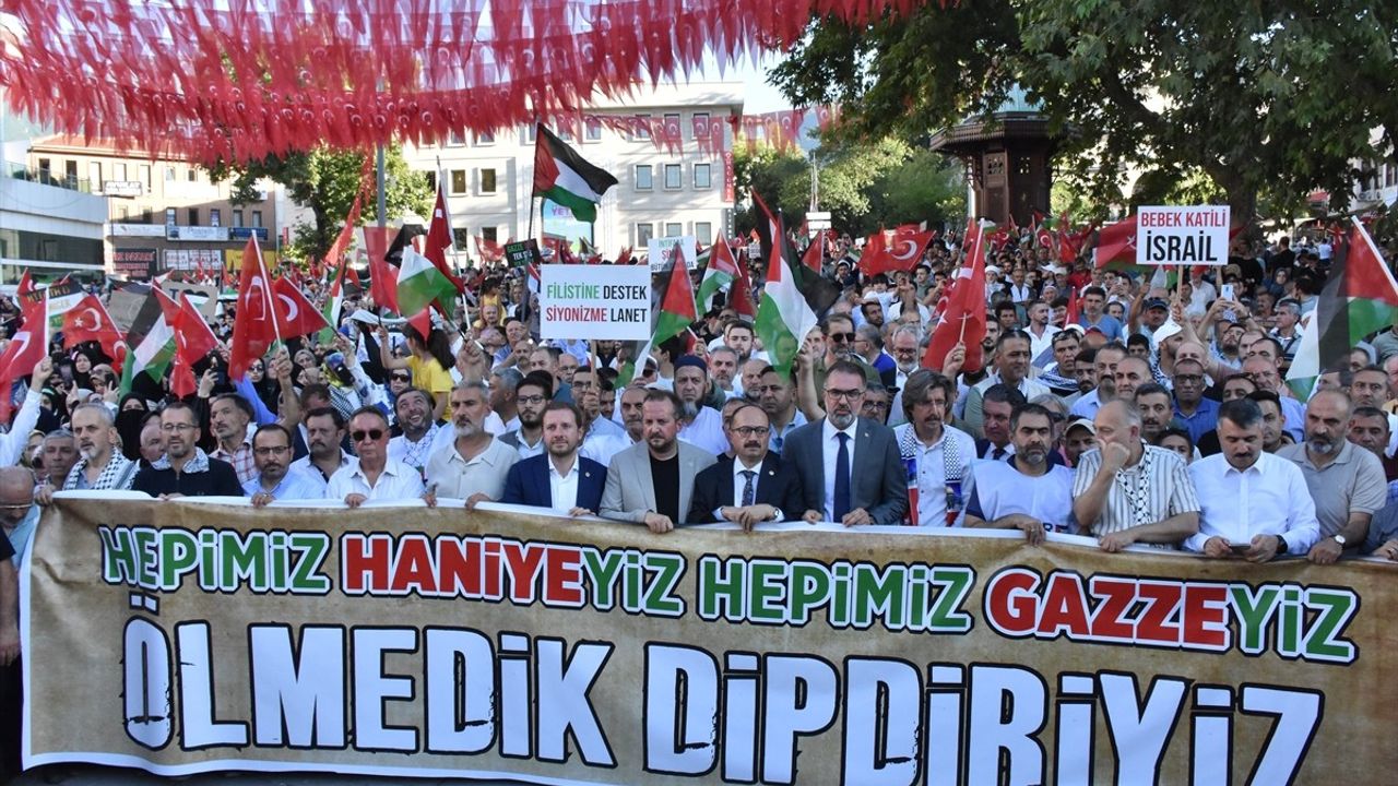 Bursa'da Heniyye ve Gazze İçin Gösteri Düzenlendi