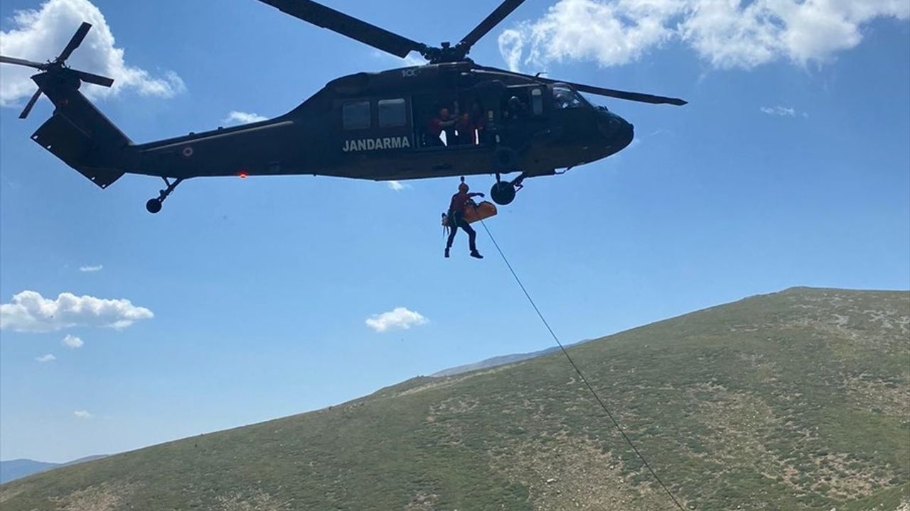 Bursa'da Off-Road Aracı Uçurumdan Yuvarlandı: İki Kişi Helikopterle Kurtarıldı