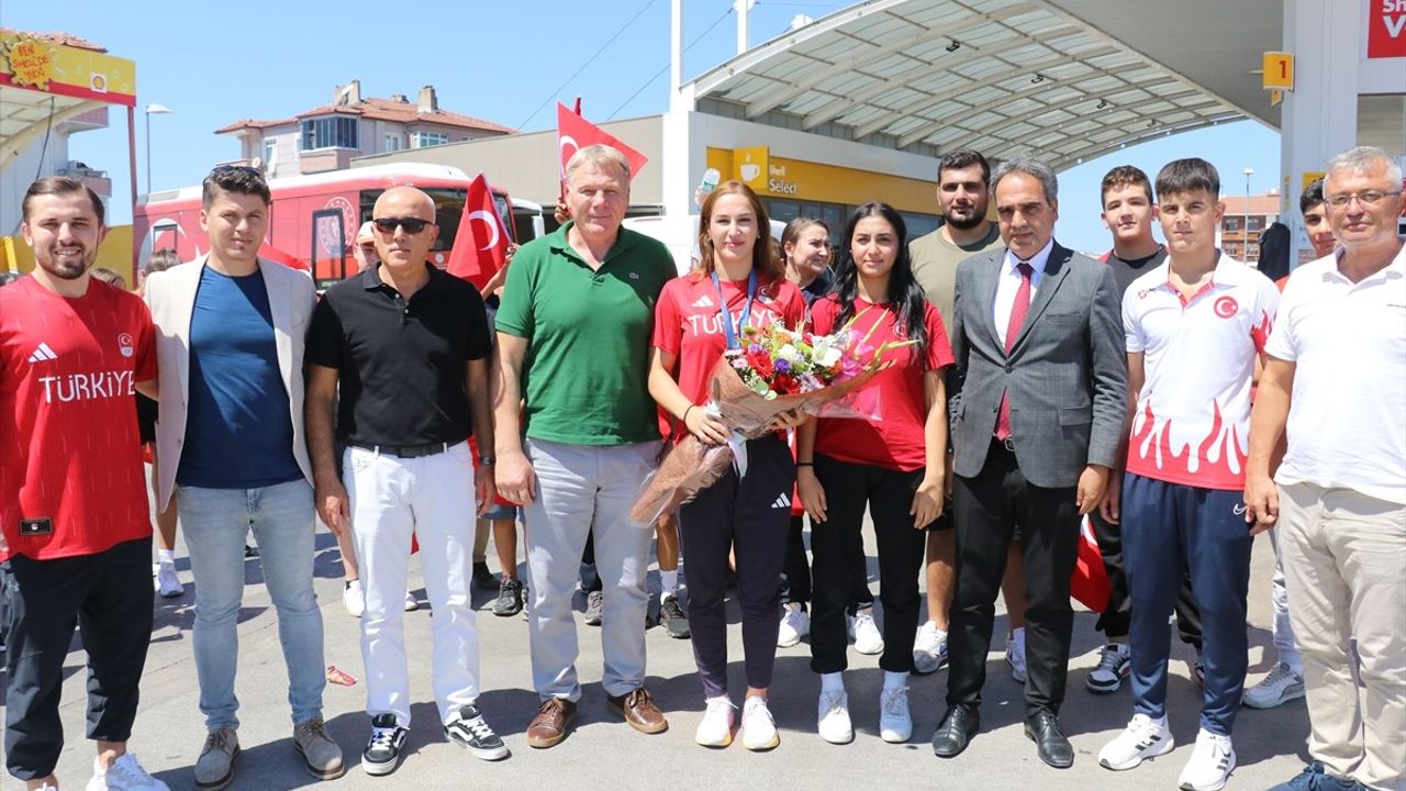 Buse Tosun Çavuşoğlu Yalova'da Coşkulu Karşılandı