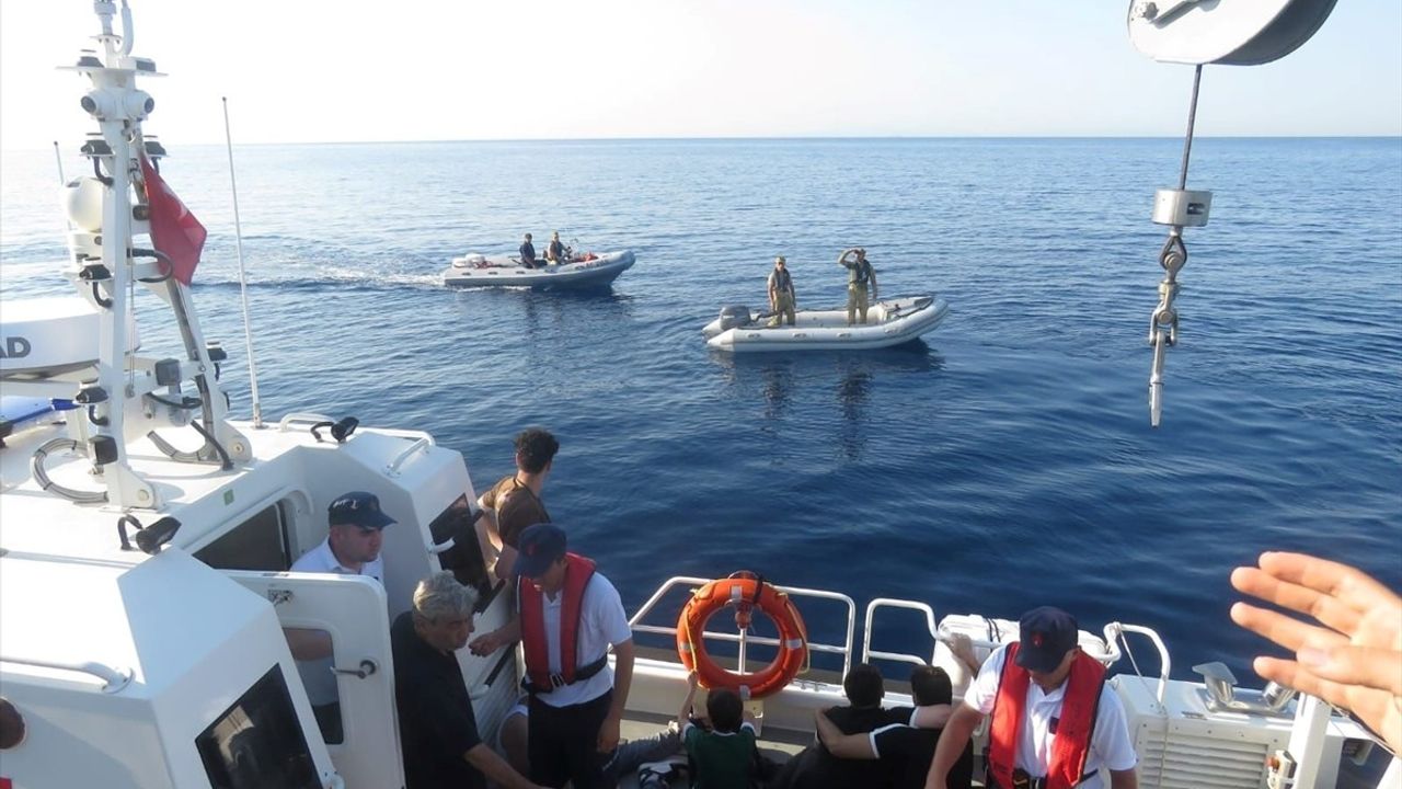 Çeşme Açıklarında Düzensiz Göçmenler Kurtarıldı