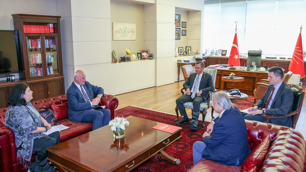 CHP Genel Başkanı Özel ve Yunan Büyükelçi Bizakis Görüşmesi