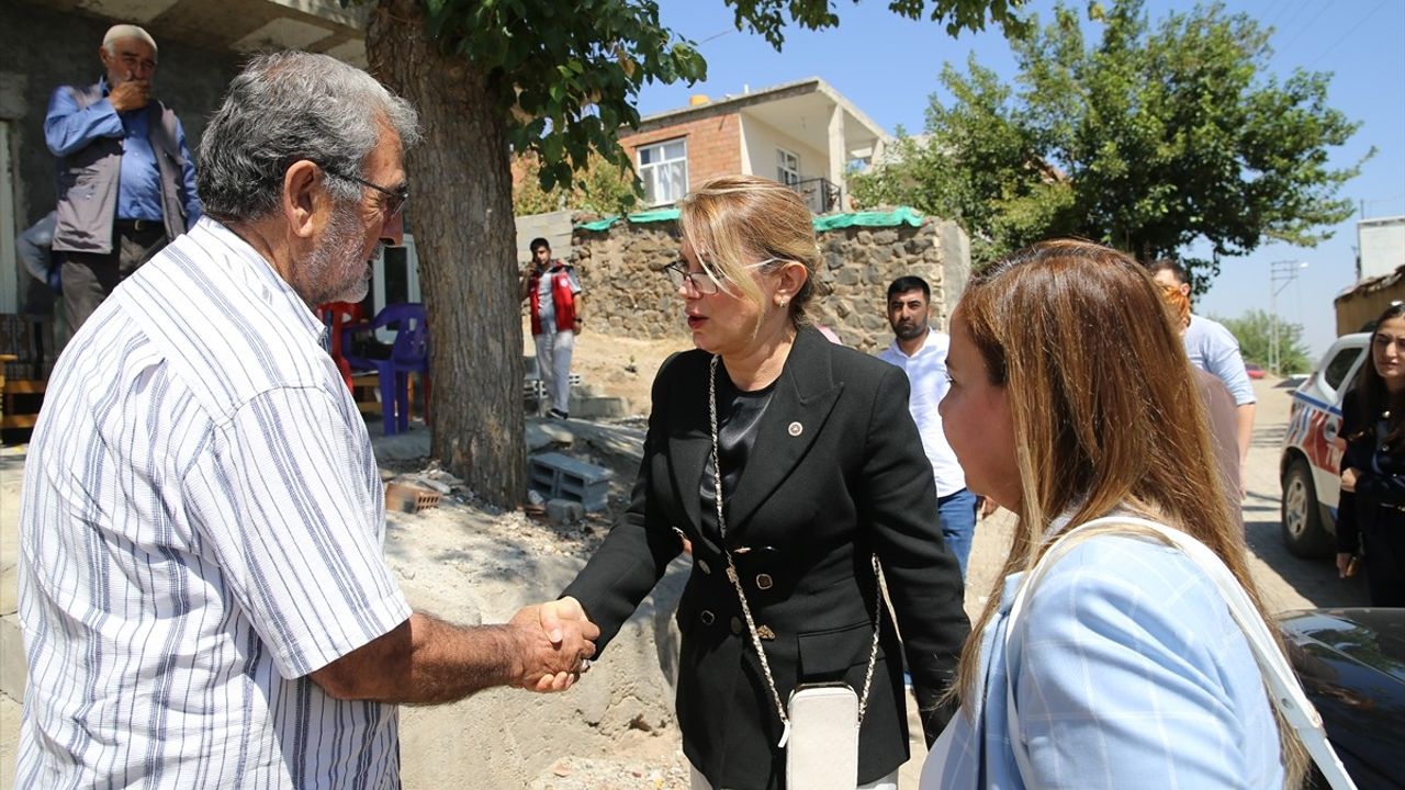 CHP Kadın Kolları Genel Başkanı Kaya, Narin Güran'ın Ailesini Ziyaret Etti