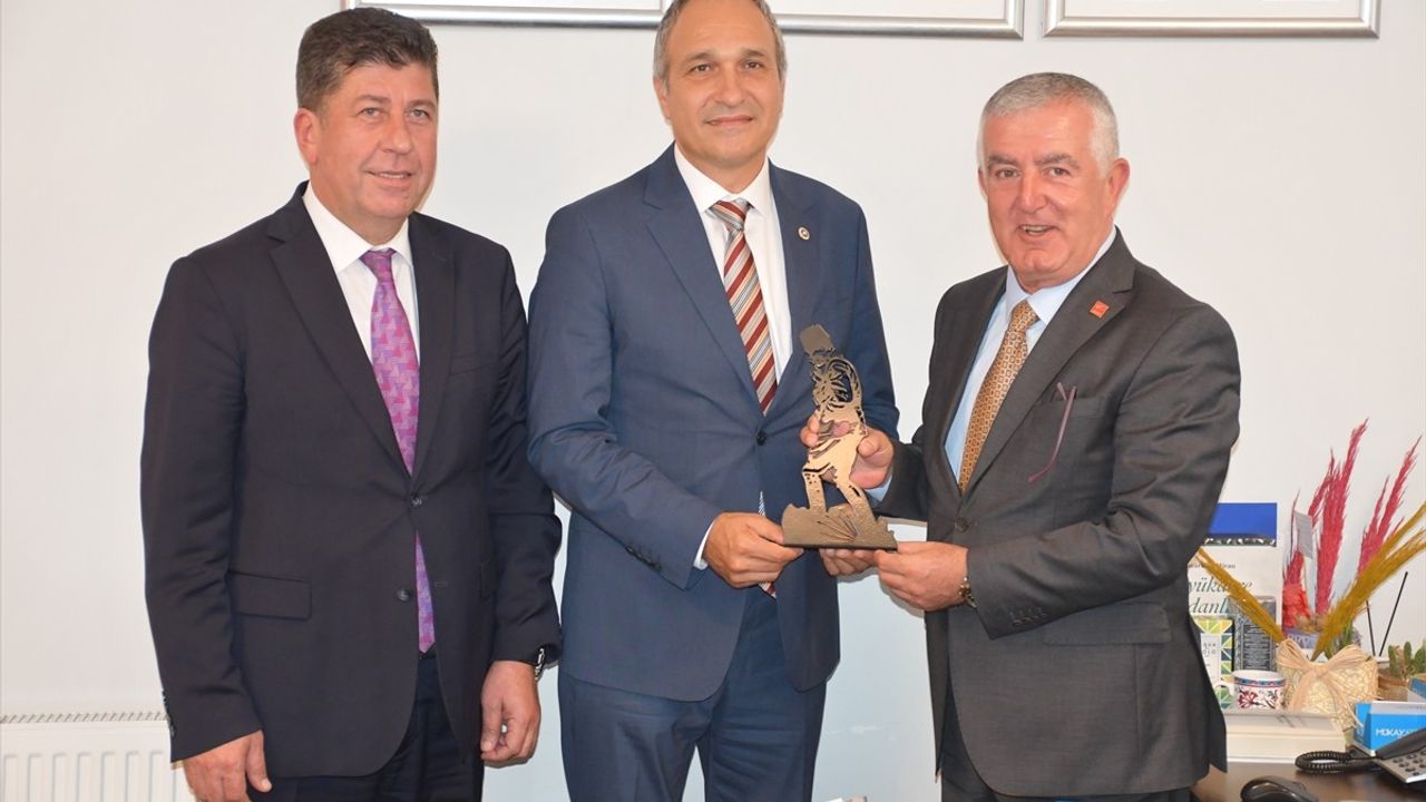 CHP'li Özçağdaş'dan Eğitim Atamaları İçin Acil Çözüm Çağrısı