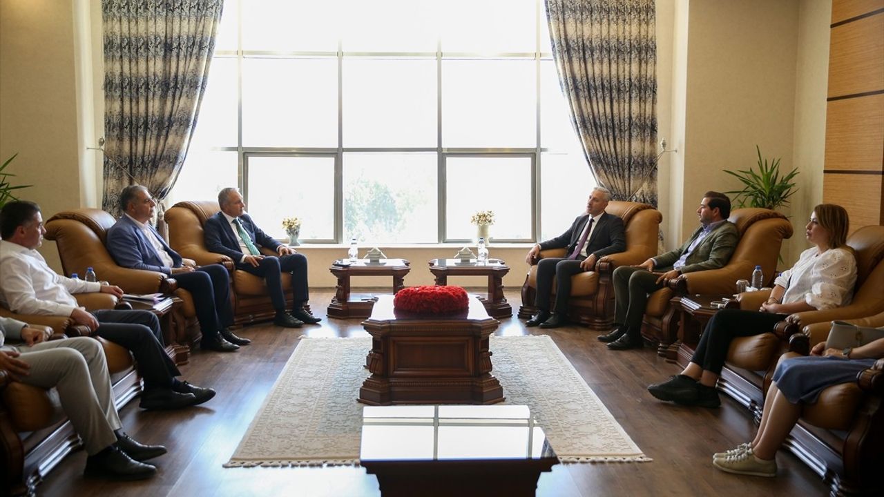 CHP'li Suat Özçağdaş Hatay'da Depremzedelerle Buluştu