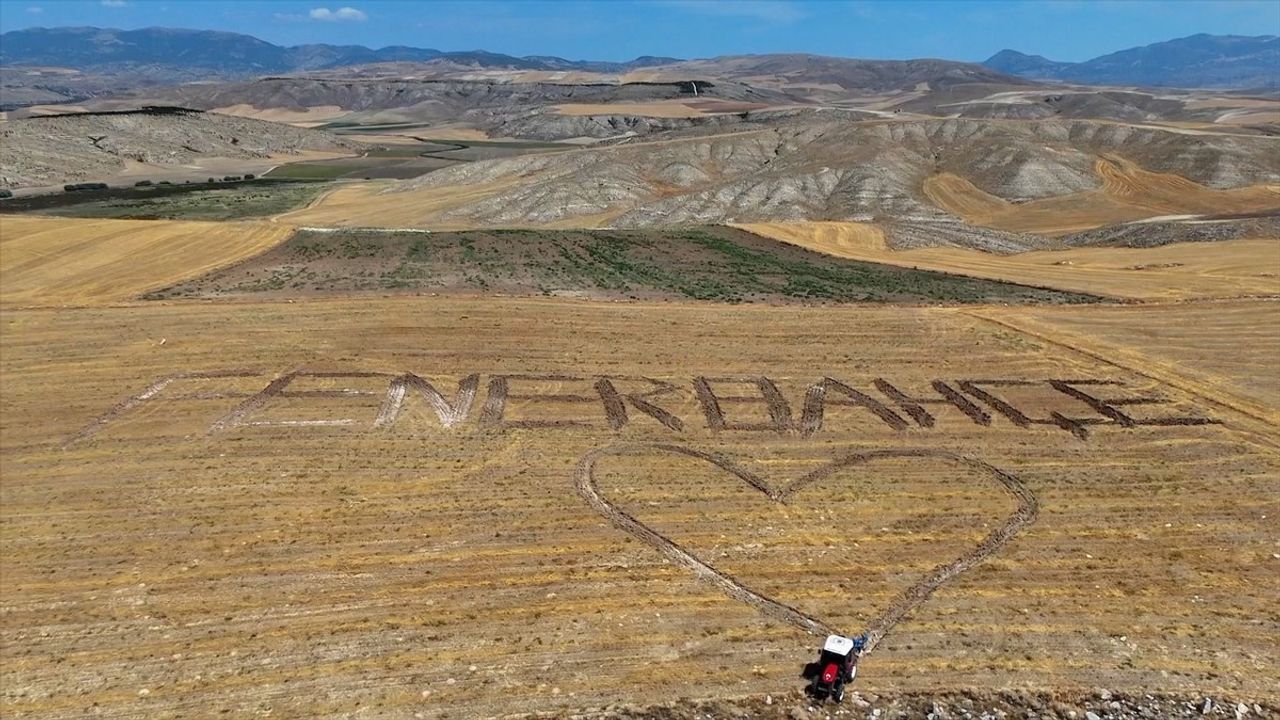 Çiftçi Bilal Yeşil'in Fenerbahçe Aşkı: Traktörüyle Tarlasına 'Fenerbahçe' Yazdı