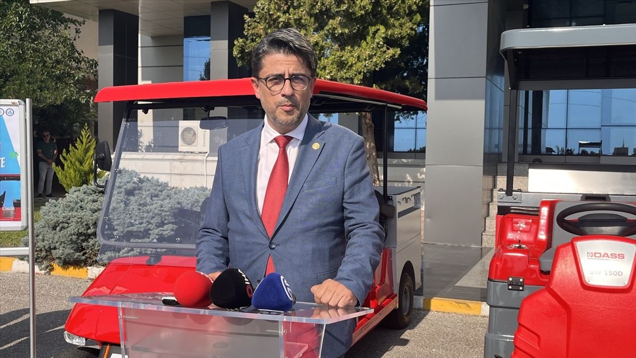 ÇOMÜ, Sürdürülebilirlik İçin 3 Elektrikli Araç Kazandırdı