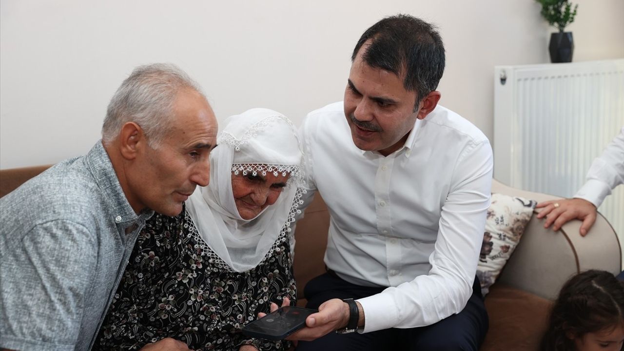 Cumhurbaşkanı Erdoğan, Adıyamanlı Depremzede ile Görüştü