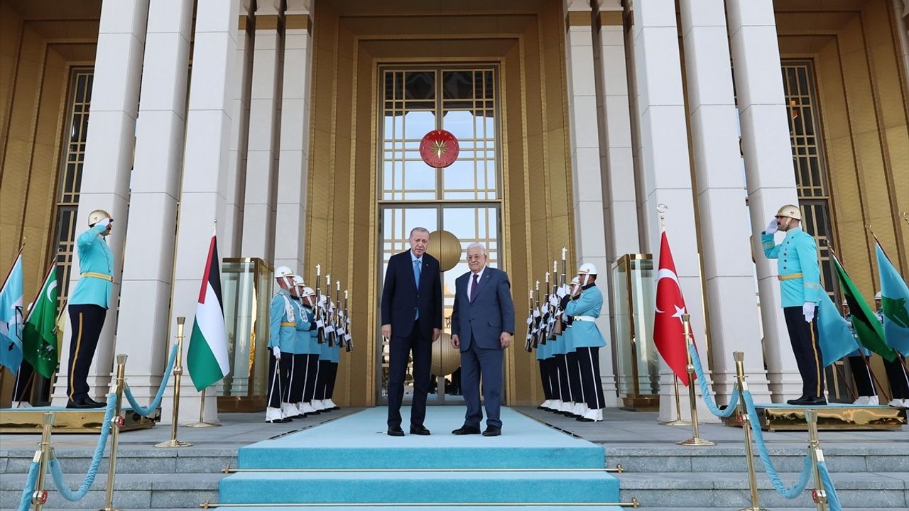 Cumhurbaşkanı Erdoğan, Filistin Devlet Başkanı Abbas ile Önemli Bir Görüşme Gerçekleştirdi