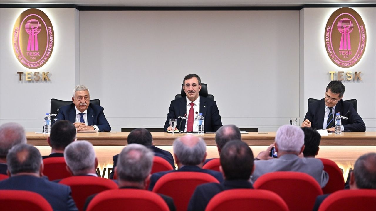Cumhurbaşkanı Yardımcısı Yılmaz TESK'i Ziyaret Etti