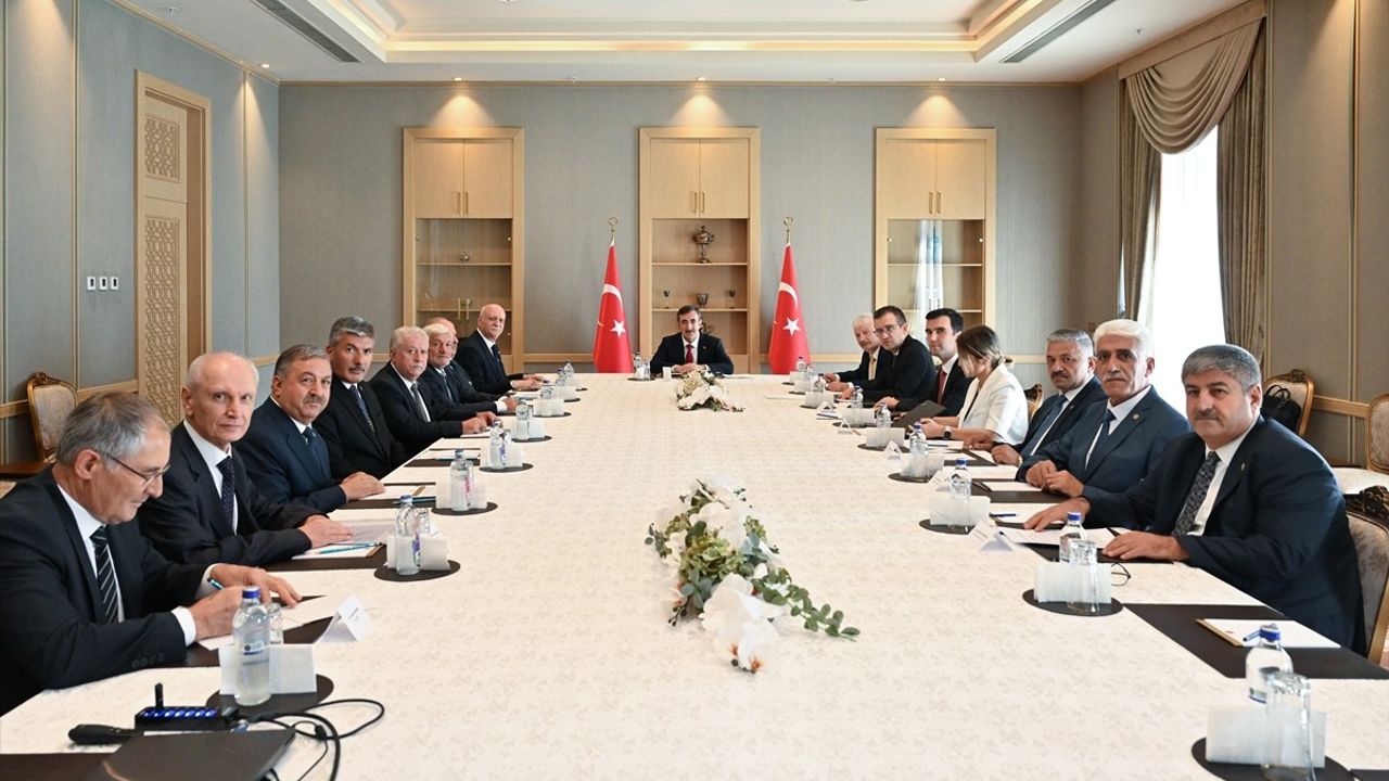 Cumhurbaşkanı Yardımcısı Yılmaz, TZOB Yönetimini Kabul Etti