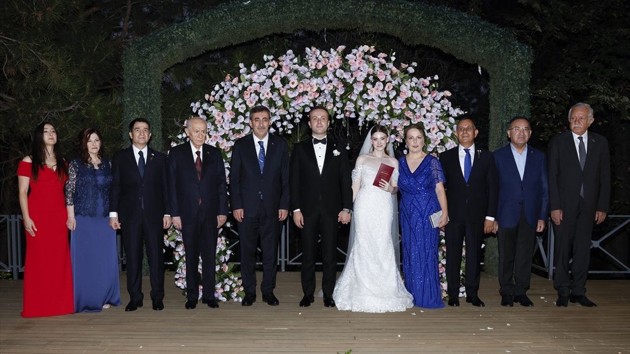 Cumhurbaşkanı Yardımcısı Yılmaz ve MHP Genel Başkanı Bahçeli'den Nikah Şahitliği