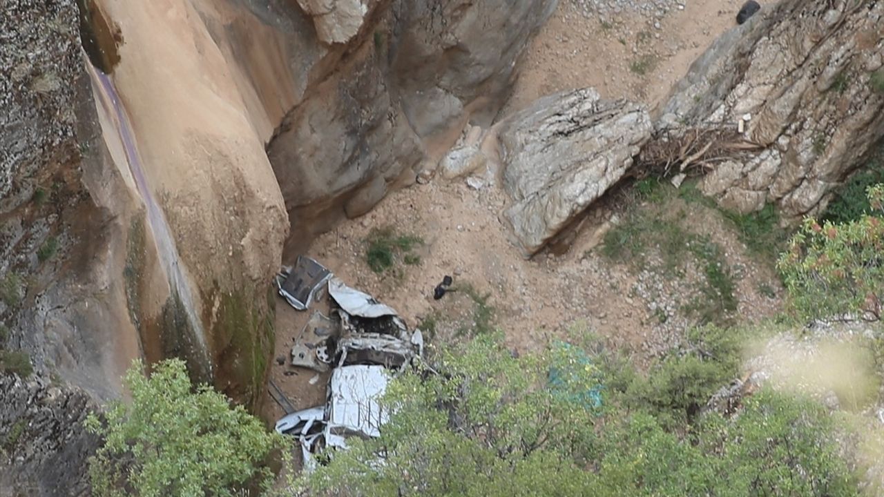 Denizli'de Uçuruma Yuvarlanan Araçta 4 Kişi Hayatını Kaybetti