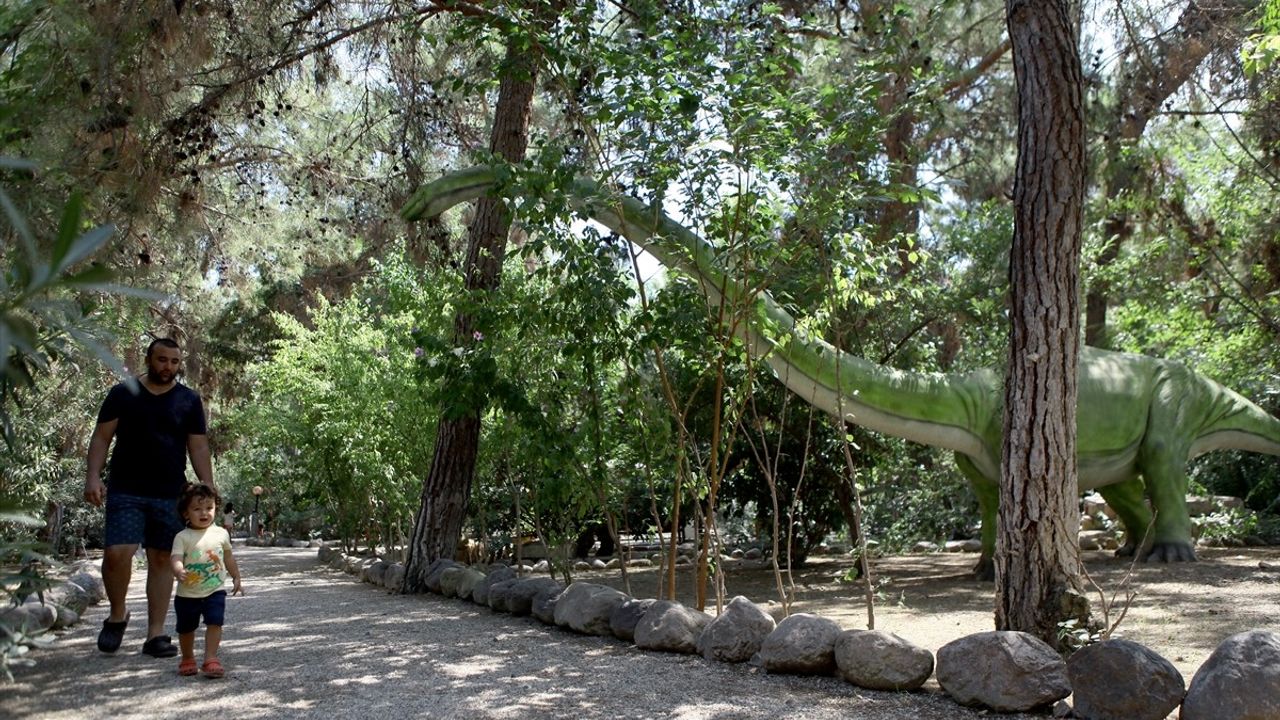 Dinopark'ta 1 Milyona Ulaşan Dinozor Deneyimi: 60 Bin Ziyaretçi Hedefi