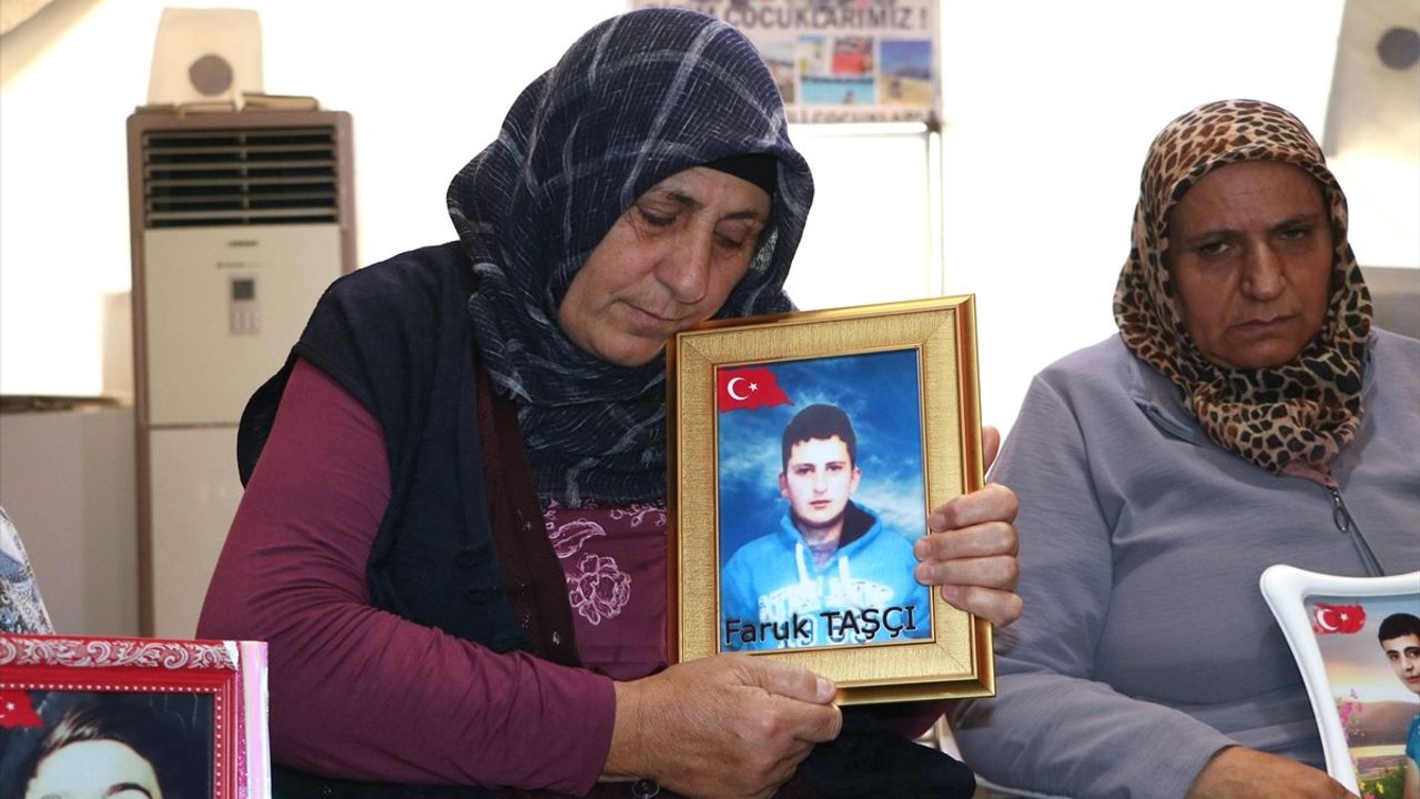 Diyarbakır Anneleri Evlatlarının Hasretini Dindiriyor