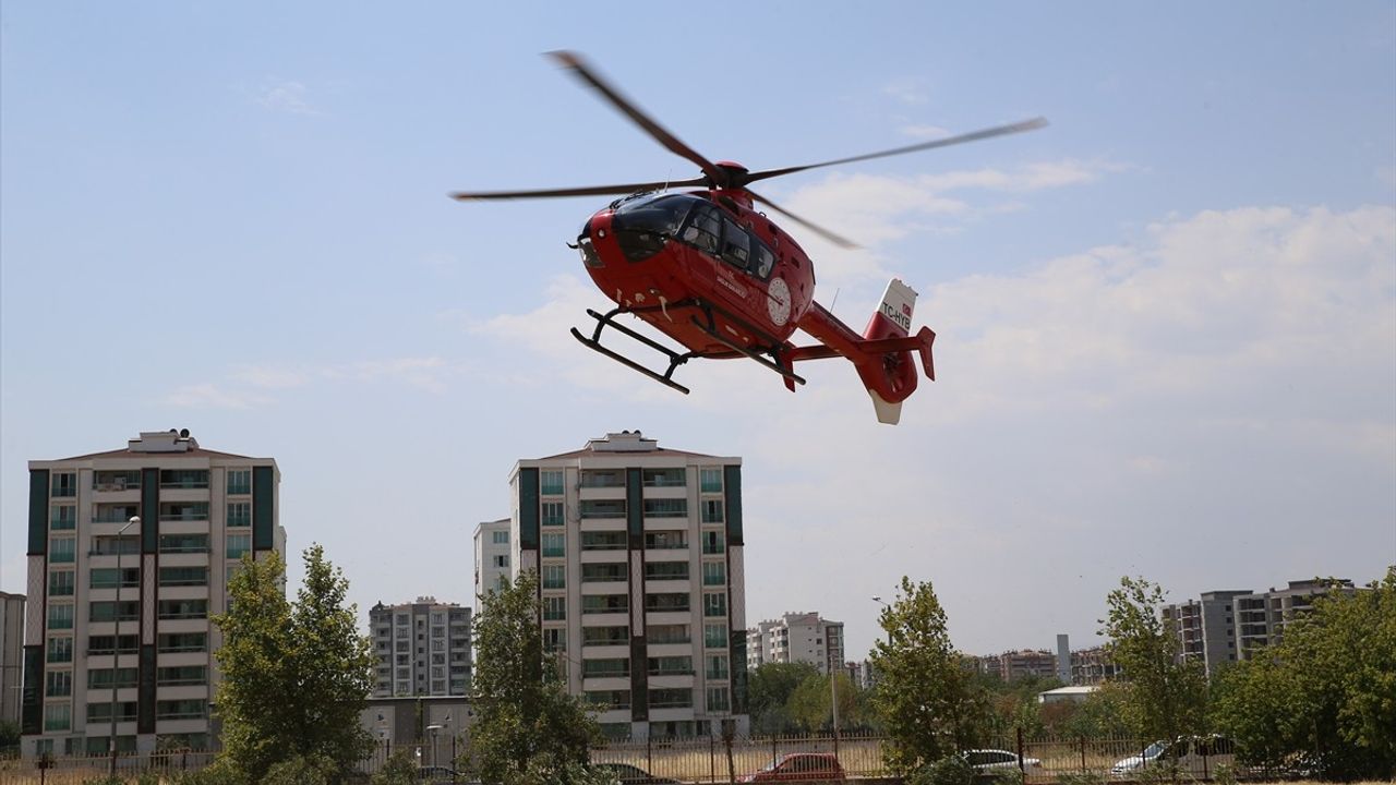 Diyarbakır'da Ambulans Helikopterle Yaralı Kadın Hastaneye Sevk Edildi