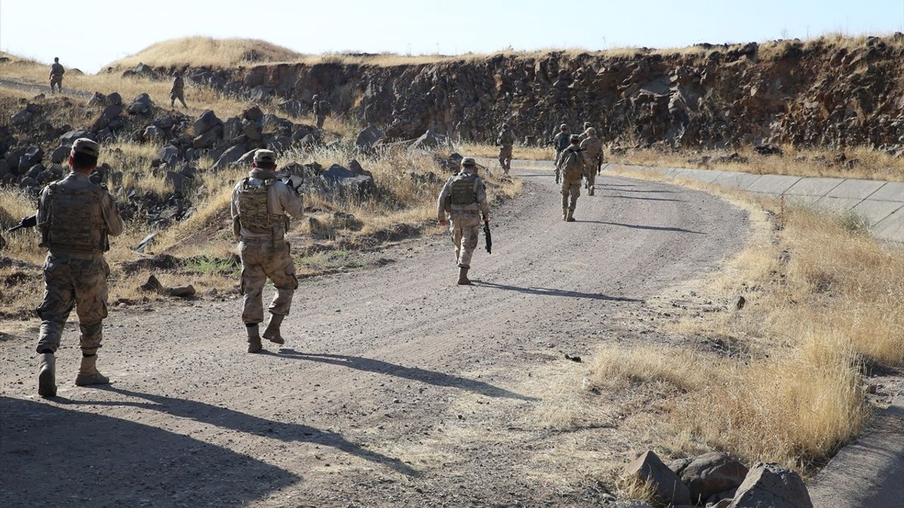 Diyarbakır'da Kaybolan 8 Yaşındaki Narin'in Arama Çalışmaları Devam Ediyor