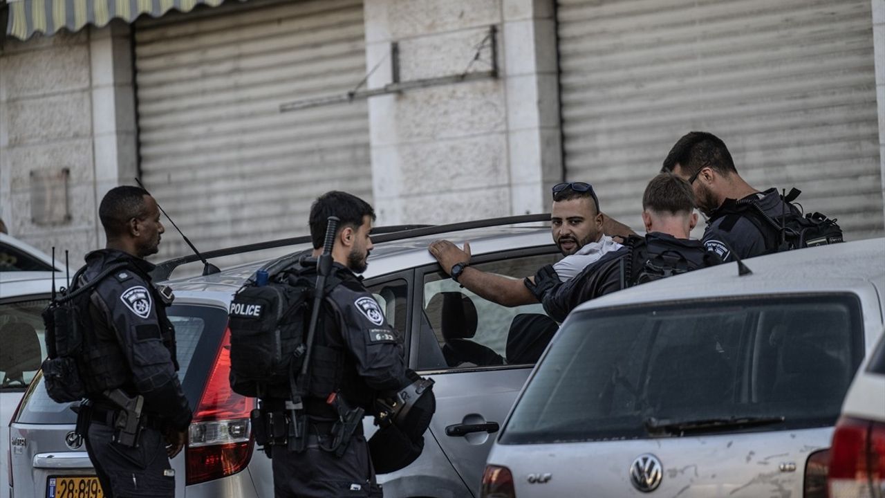 Doğu Kudüs'te Filistinlilere Ait Yapıların Yıkımı Sürüyor