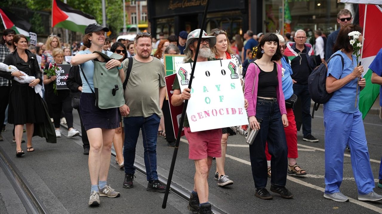 Dublin'de Filistin'e Destek Yürüyüşü Gerçekleştirildi