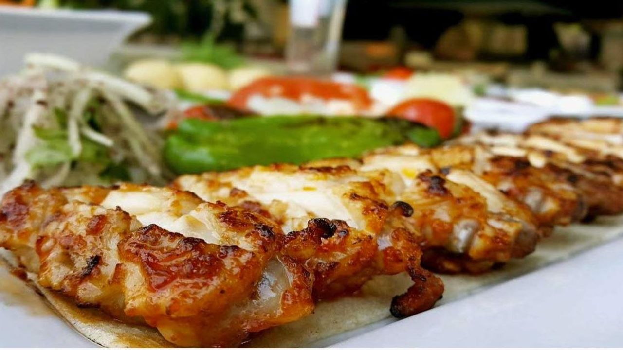 Dünyaca Ünlü Şeften Büyüleyici Tavuk Zade Kebabı Tarifi: Sebzelerle Tavuk Lezzeti