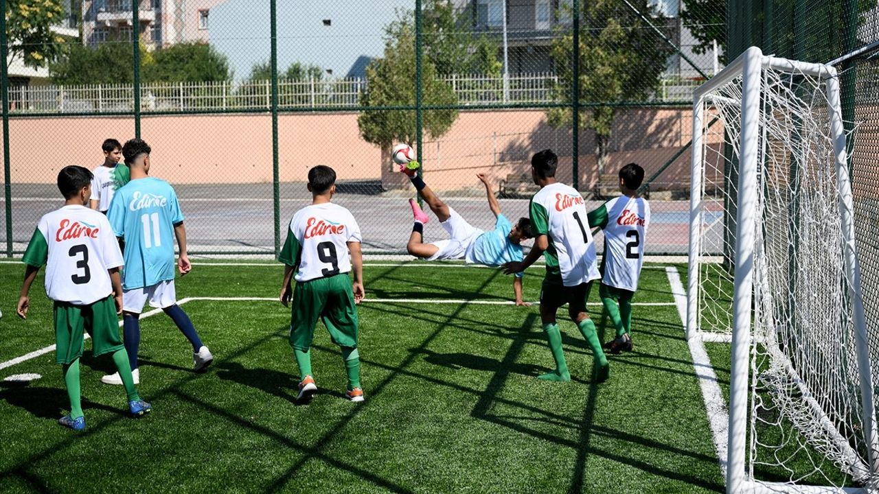 Edirne'de 'Yaz Mahalle Ligi' ile Öğrenciler Sporla Buluşuyor