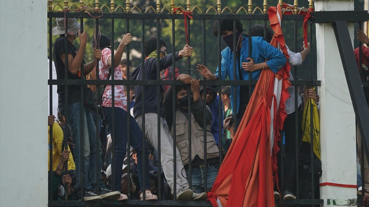 Endonezya'da Parlamento Protestoları