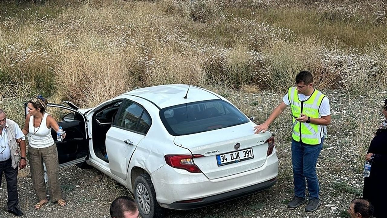 Erzincan'da Trafik Kazası: Beş Yaralı