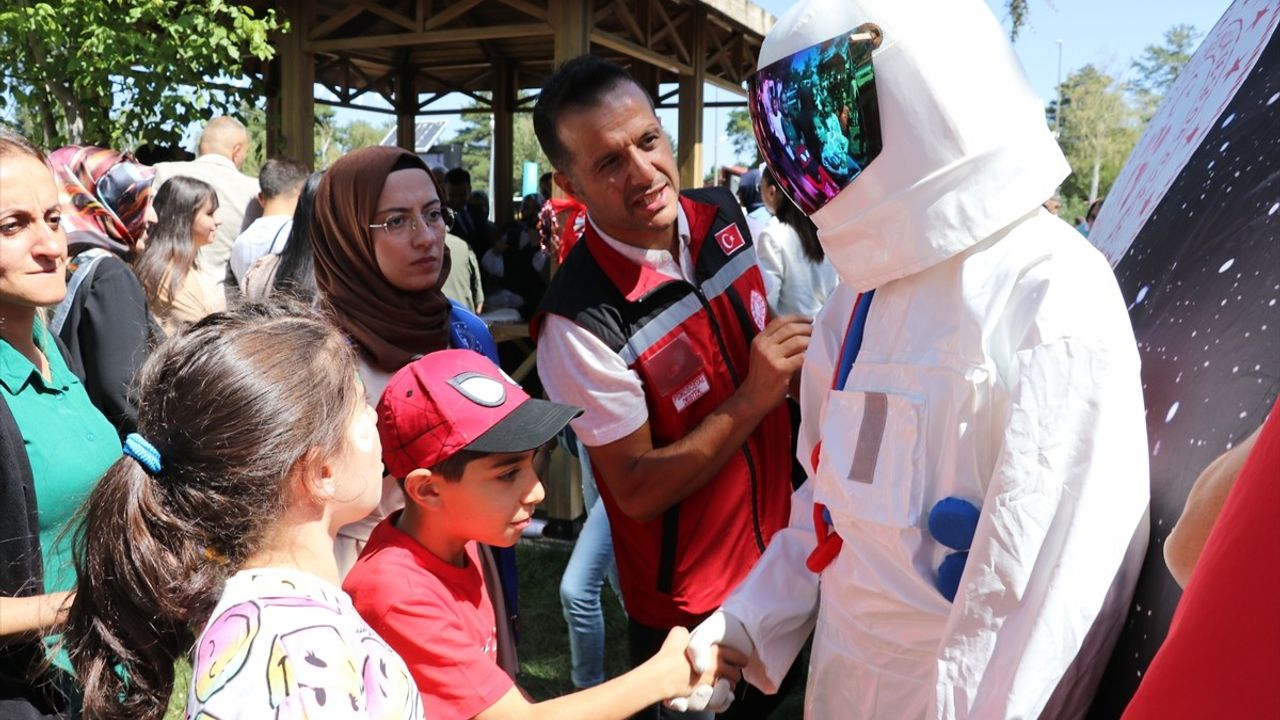 Erzurum'da Çocuk ve Gençlik Festivali Coşkusu