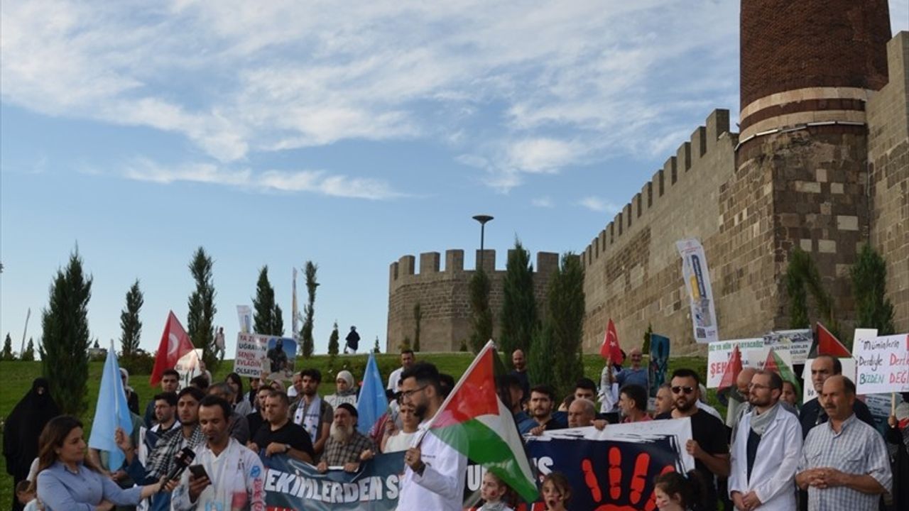 Erzurum'da Sağlık Çalışanlarından Gazze İçin Sessiz Yürüyüş