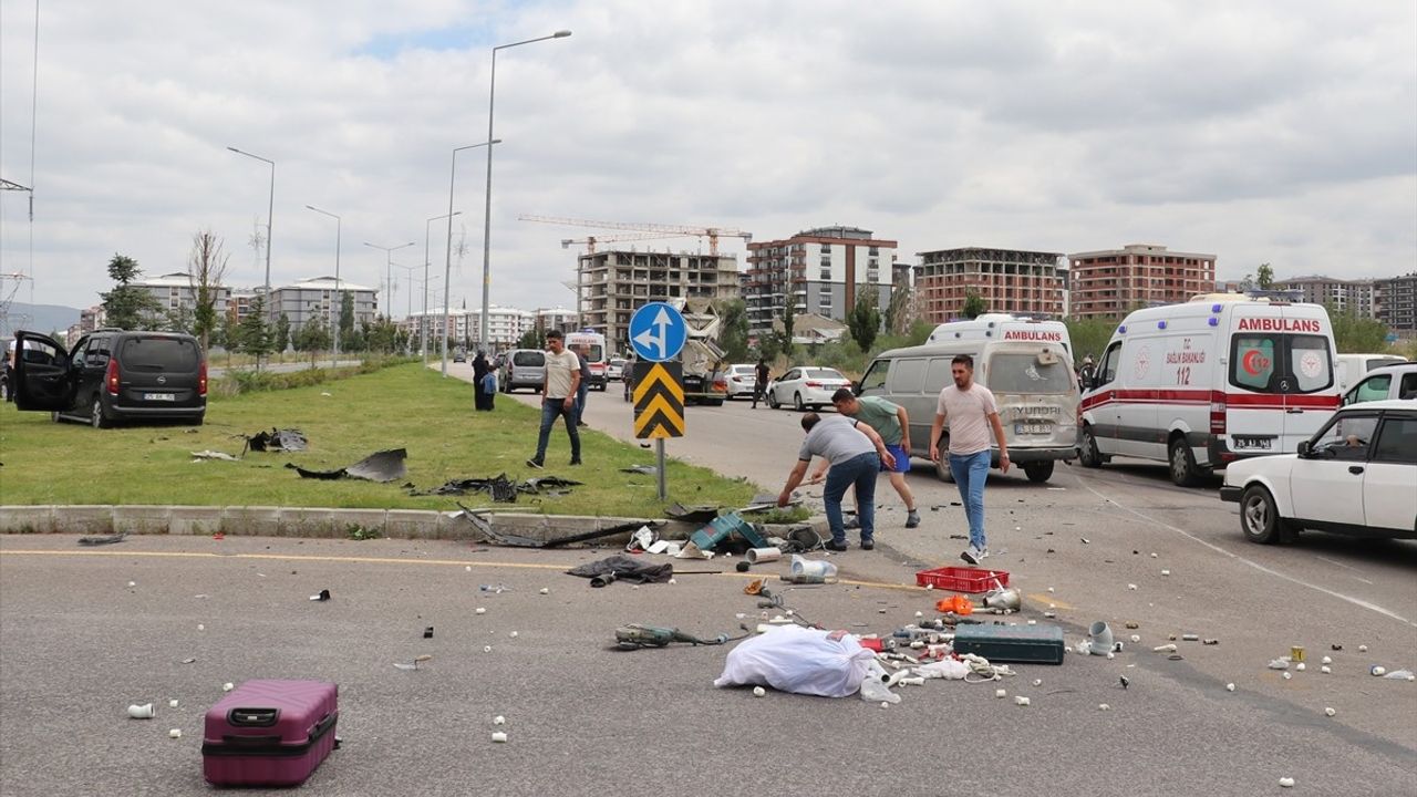 Erzurum'daki Trafik Kazasında 9 Yaralı