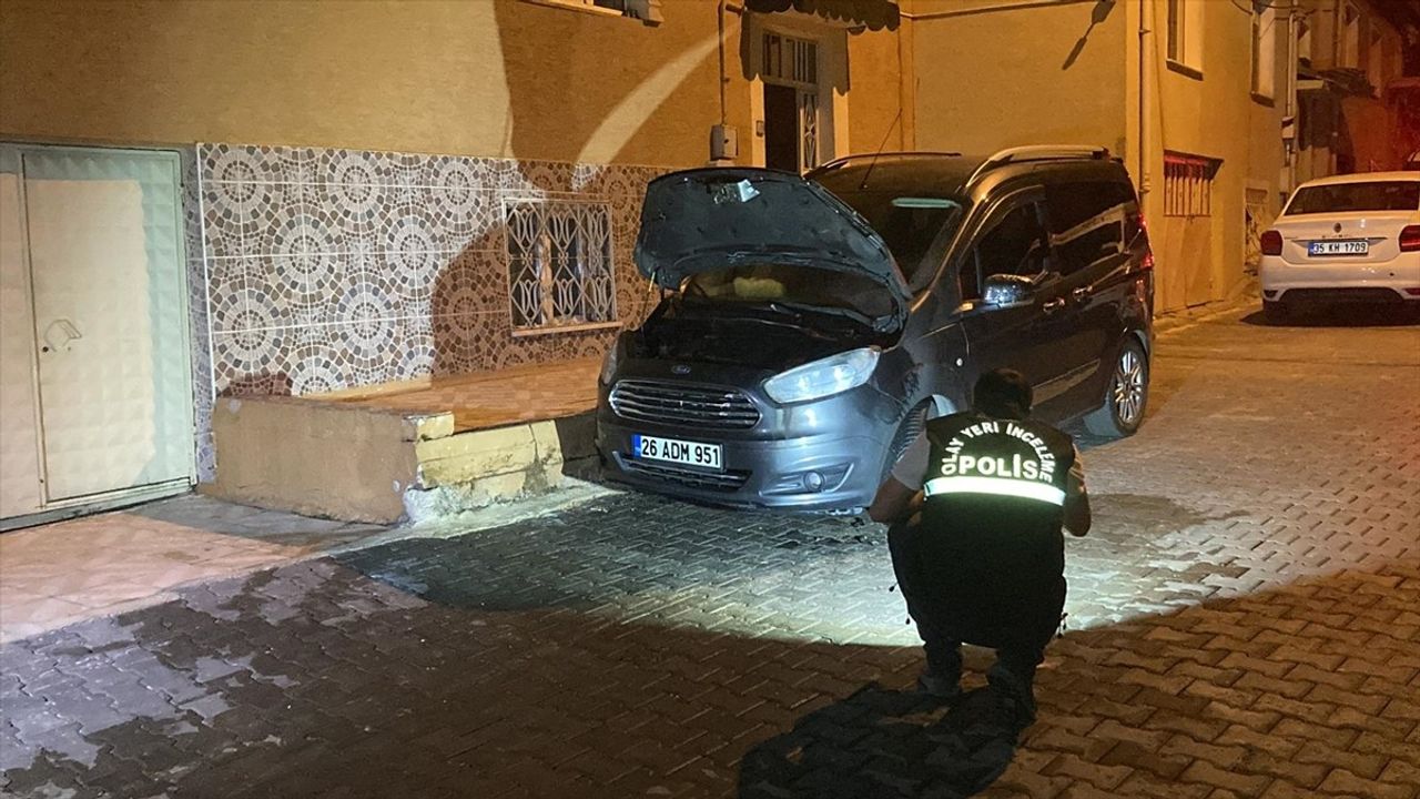 Eskişehir'de Park Halindeki Araç Kundaklandı