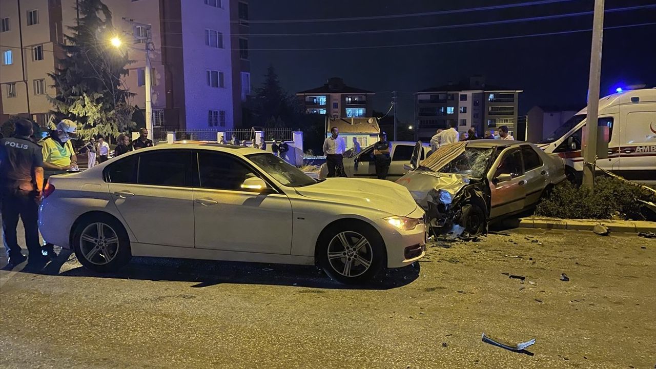 Eskişehir'de Trafik Kazası: 1 Ölü, 5 Yaralı