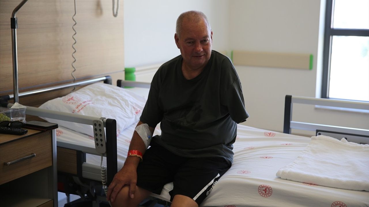 Eskişehir'deki Pil Tedavisi İle Kolunu Kaybeden İngiliz Hastanın Ağrıları Hafifletildi