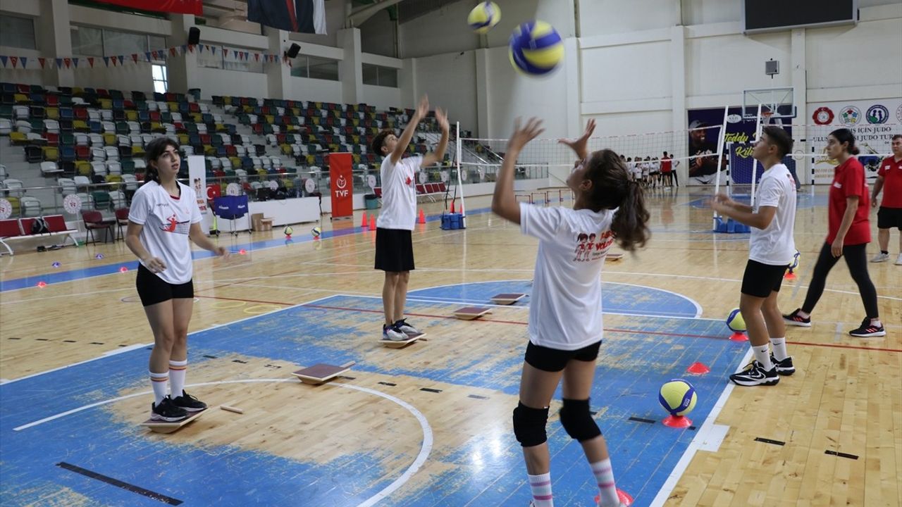 Fabrika Voleybol'un Yeni Okulu Kilis'te Açıldı