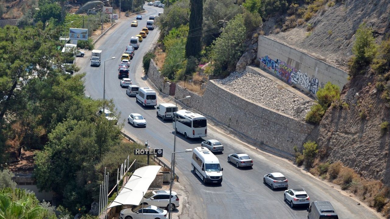 Fethiye'de Yaz Döneminde Trafik Sıkışıklığı