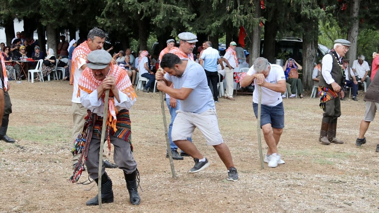 Fethiye'de Yörük Oyunları Şenliği Coşkusu