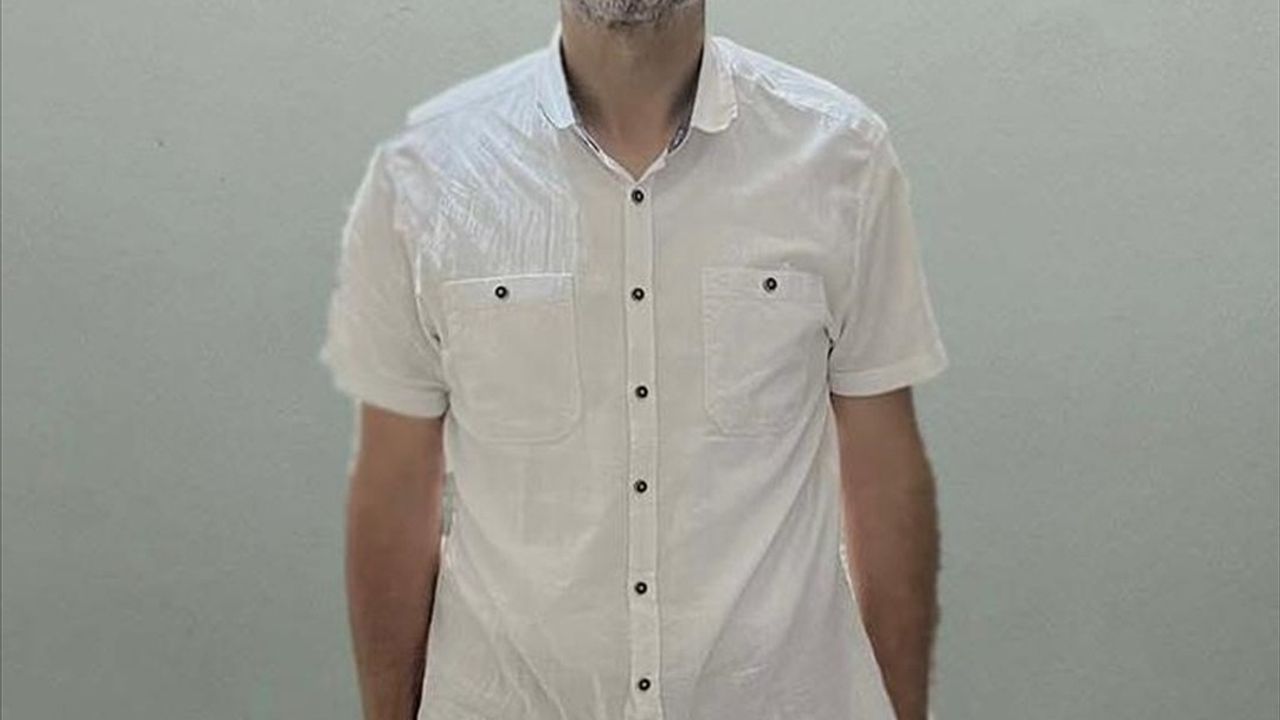 FETÖ'nün Sözde TSK İmamı Adil Öksüz Tutuklanan Şüphelilerle Birlikte Kaçırıldı