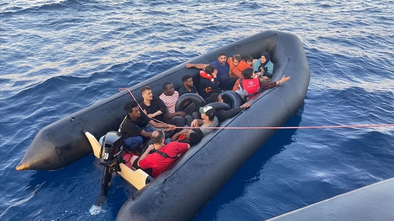 Foça Açıklarında Düzensiz Göçmen Yakalandı