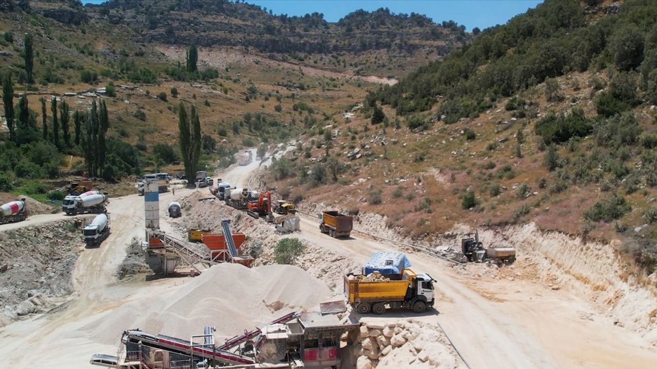 Gabar Dağı'nda Petrol Keşfinin Ardından 480 Kilometrelik Yol İnşa Edildi