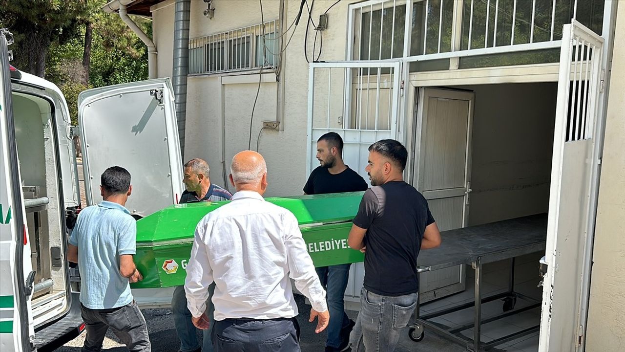 Gaziantep'te Manavın Açtığı Ateşle Çocuk Hayatını Kaybetti