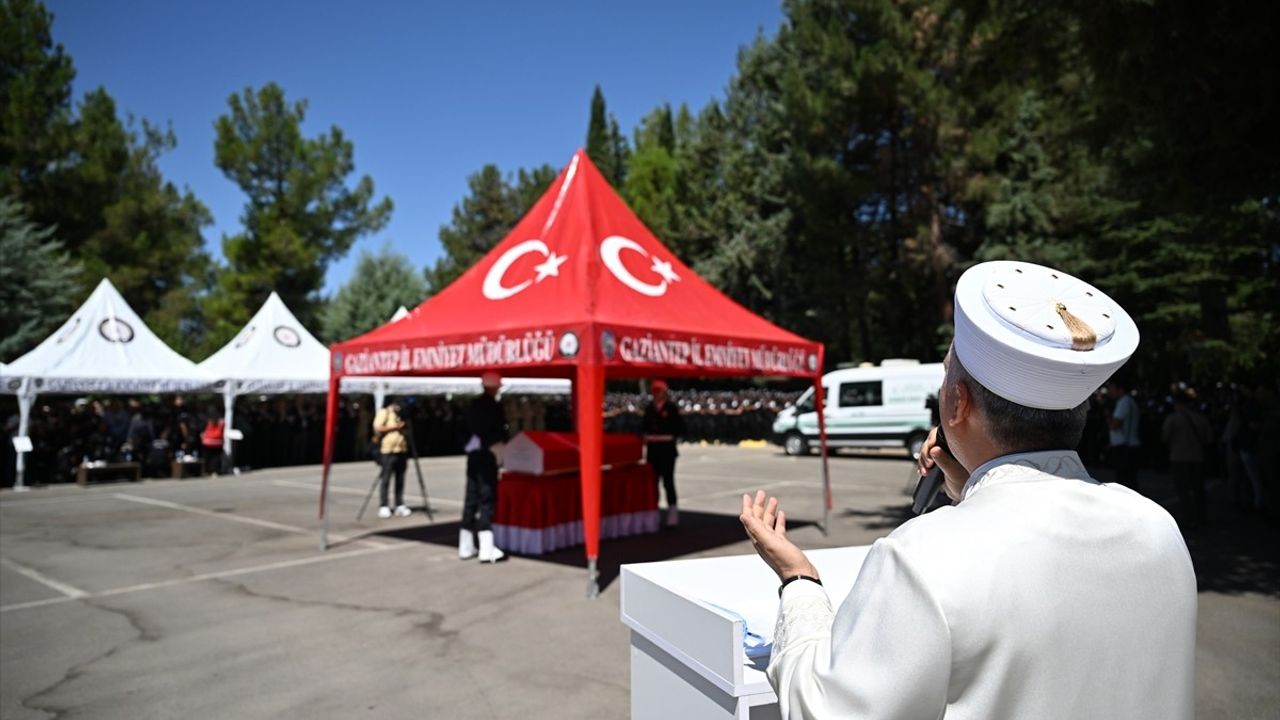 Gaziantep'te Şehit Polis Memuru Halil İbrahim Kuzkun'un Cenazesi Düzenlendi