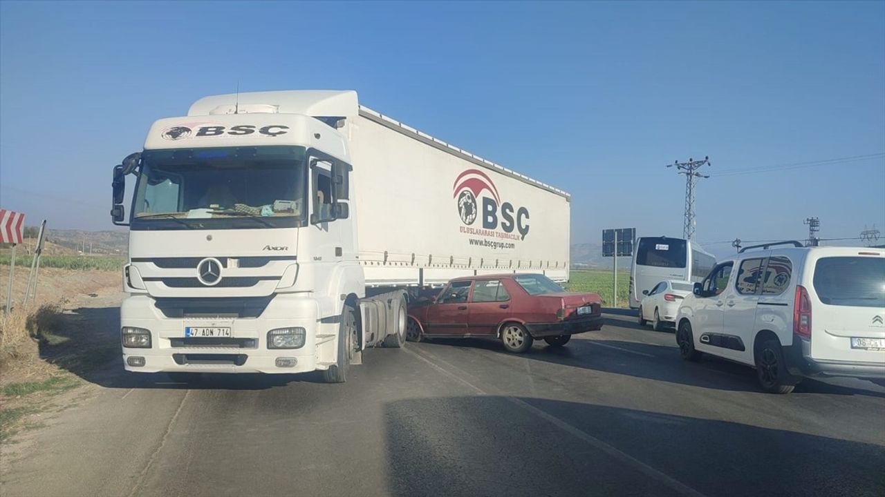 Gaziantep'te Tır ve Otomobil Çarpıştı: 4 Yaralı