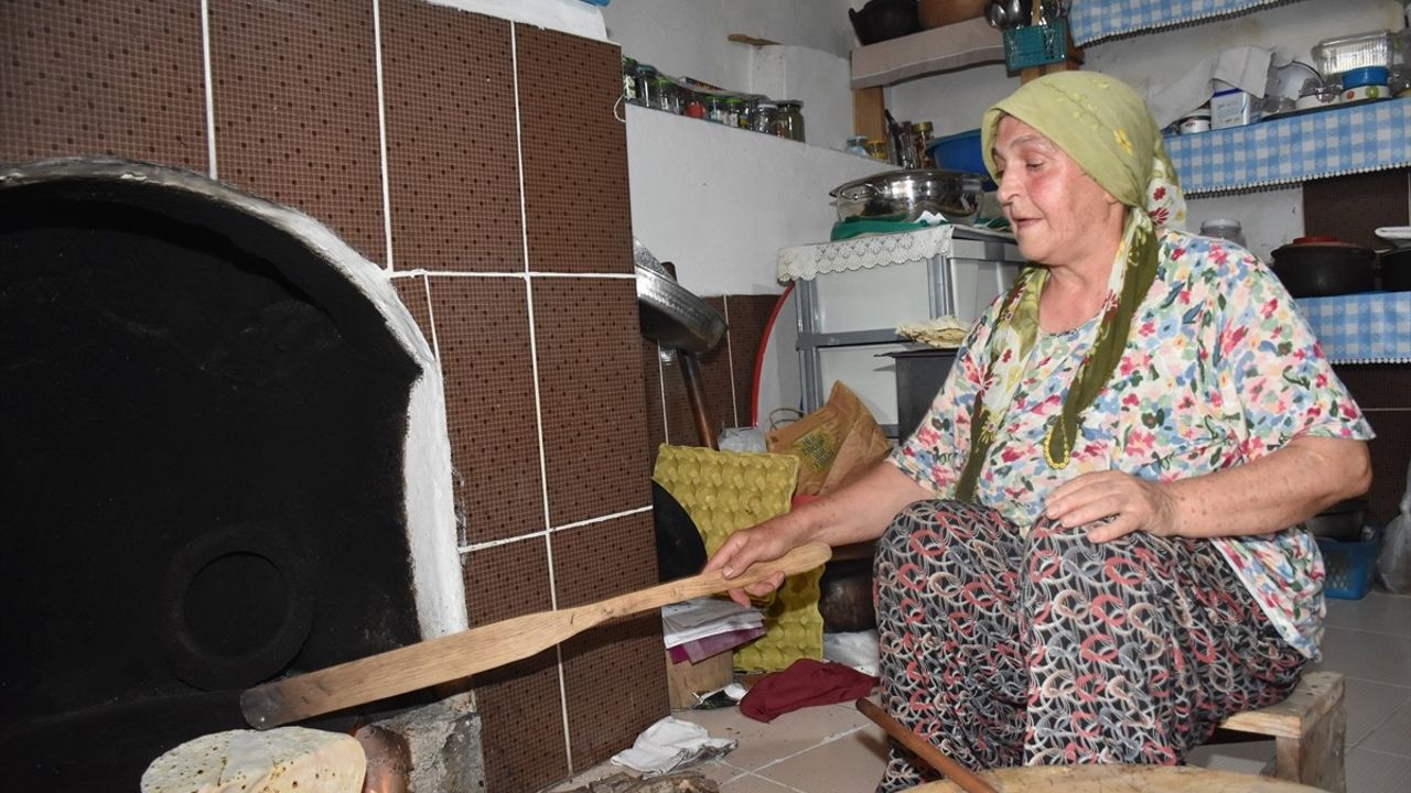 Gümüşhane'de Kadınlar Kışlık Yiyecek Hazırlıyor