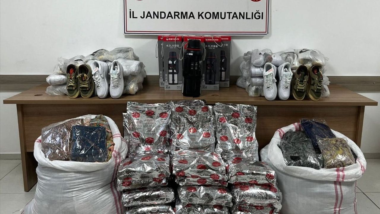 Hakkari'de Kaçak Malzeme Operasyonu: Binlerce Ürün Ele Geçirildi