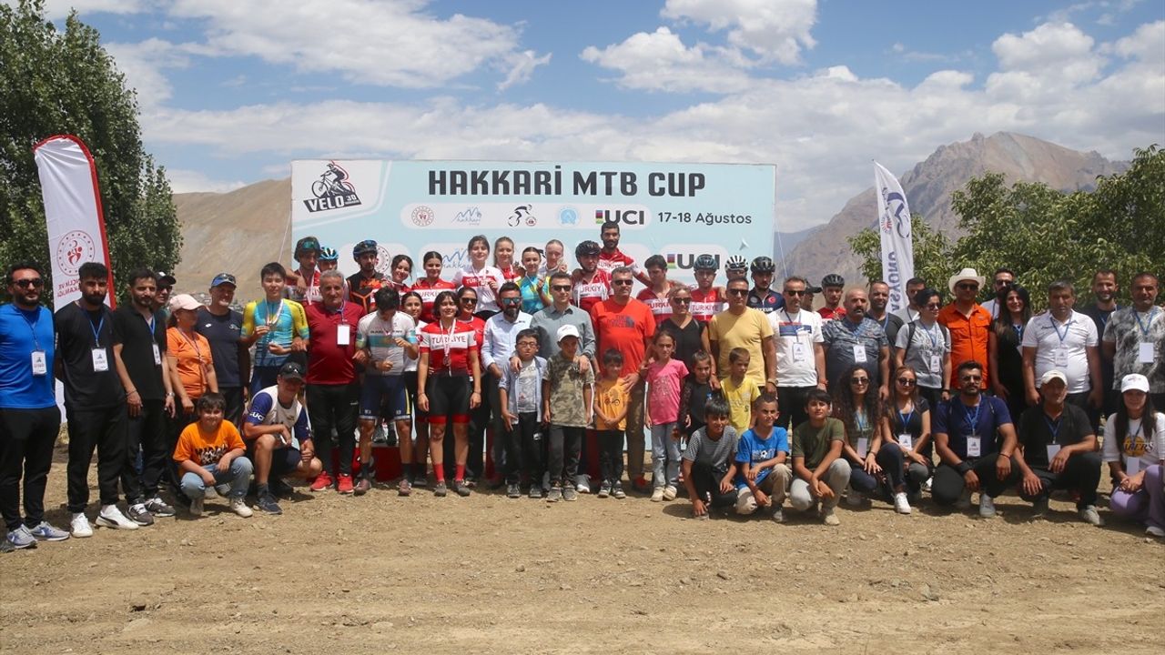 Hakkari'de Uluslararası Dağ Bisikleti Yarışması Gerçekleşti