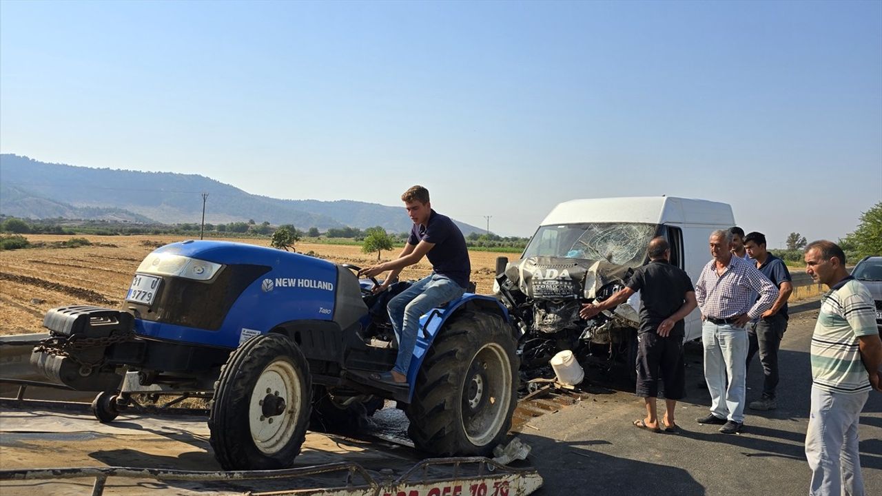 Hatay'da Traktör ve Panelvan Çarpıştı: 1 Ölü, 2 Yaralı