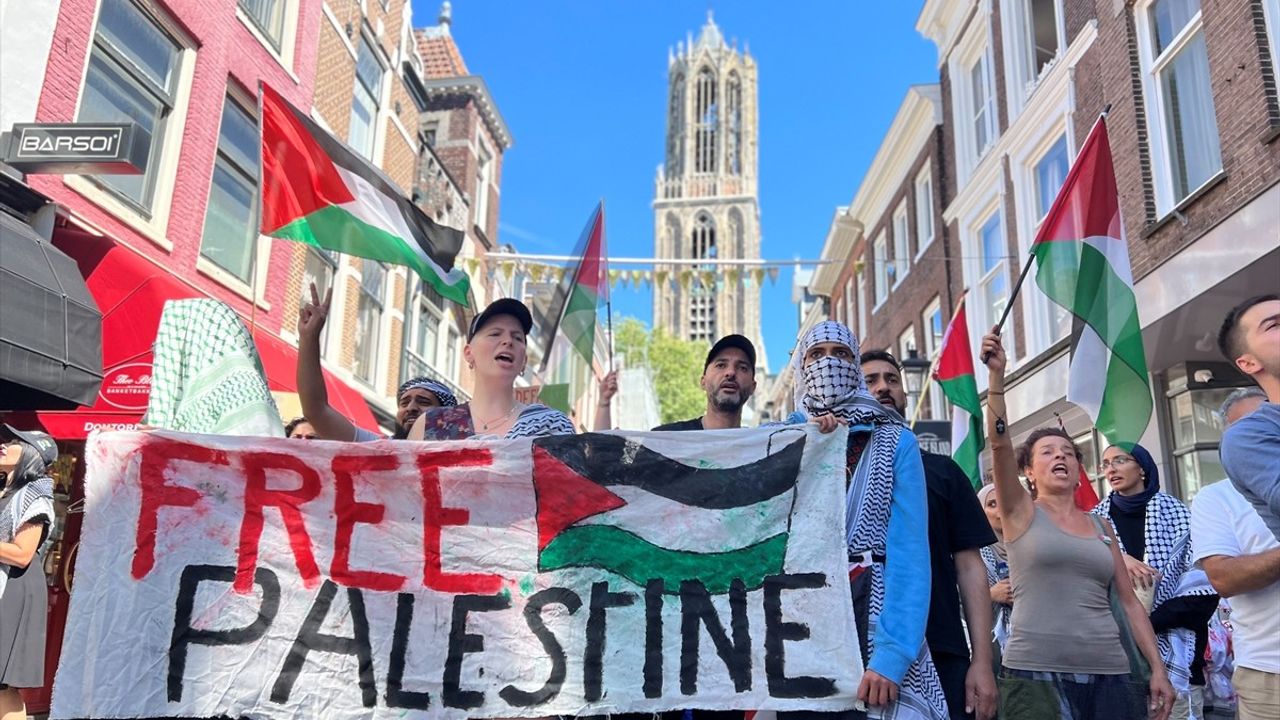 Hollanda'da Filistin'e Destek Gösterisi: Yüzlerce Kişi Yürüyüş Düzenledi